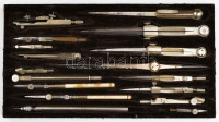 XIX. sz. vége: Fa dobozos, körző. vonalzó, mérőeszköz  készlet több rekeszes bársony borítású kulccsal zárható fa dobozban / Vintage meter and tool set. 26x15 cm