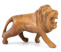 Faragott fa oroszlán, kopott, h: 18, m: 13 cm