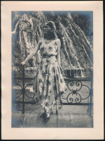 cca 1930 Hölgy egész alakos portréja, divatfotó, 24×18 cm
