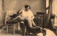 Szado-mazo erotikus képeslap: fenekelés / Vintage BDSM erotic postcard: whipping