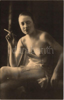 Erotikus képeslap, cigarettázó hölgy fedetlen keblekkel / Vintage erotic postcard: lady smoking a cigarette