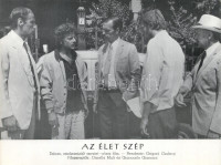 cca 1989 előtti ,,Az élet szép' című szovjet - olasz film jelenetei és szereplői, 5 db produkciós filmfotó (vitrinfotó, lobbyfotó) nyomdatechnikával sokszorosítva kartonpapírra, egyoldalas nyomással, a használatból eredő